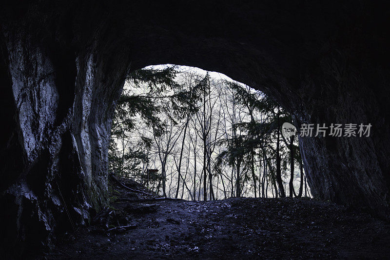 梅德维德尼察山Velika pec洞穴内的景色